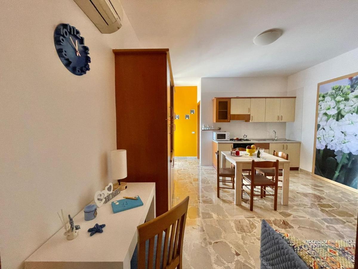 La Fresia Bianca Apartment Шака Екстериор снимка