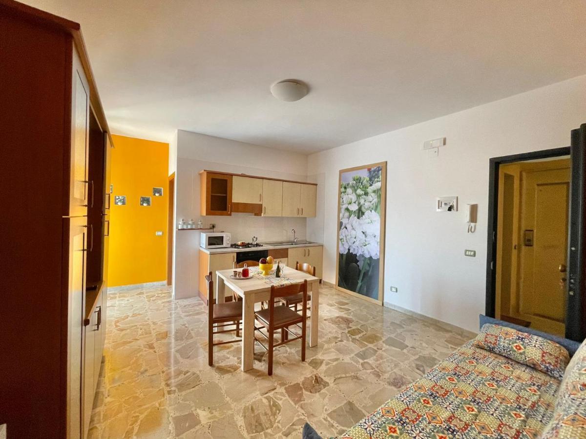 La Fresia Bianca Apartment Шака Екстериор снимка